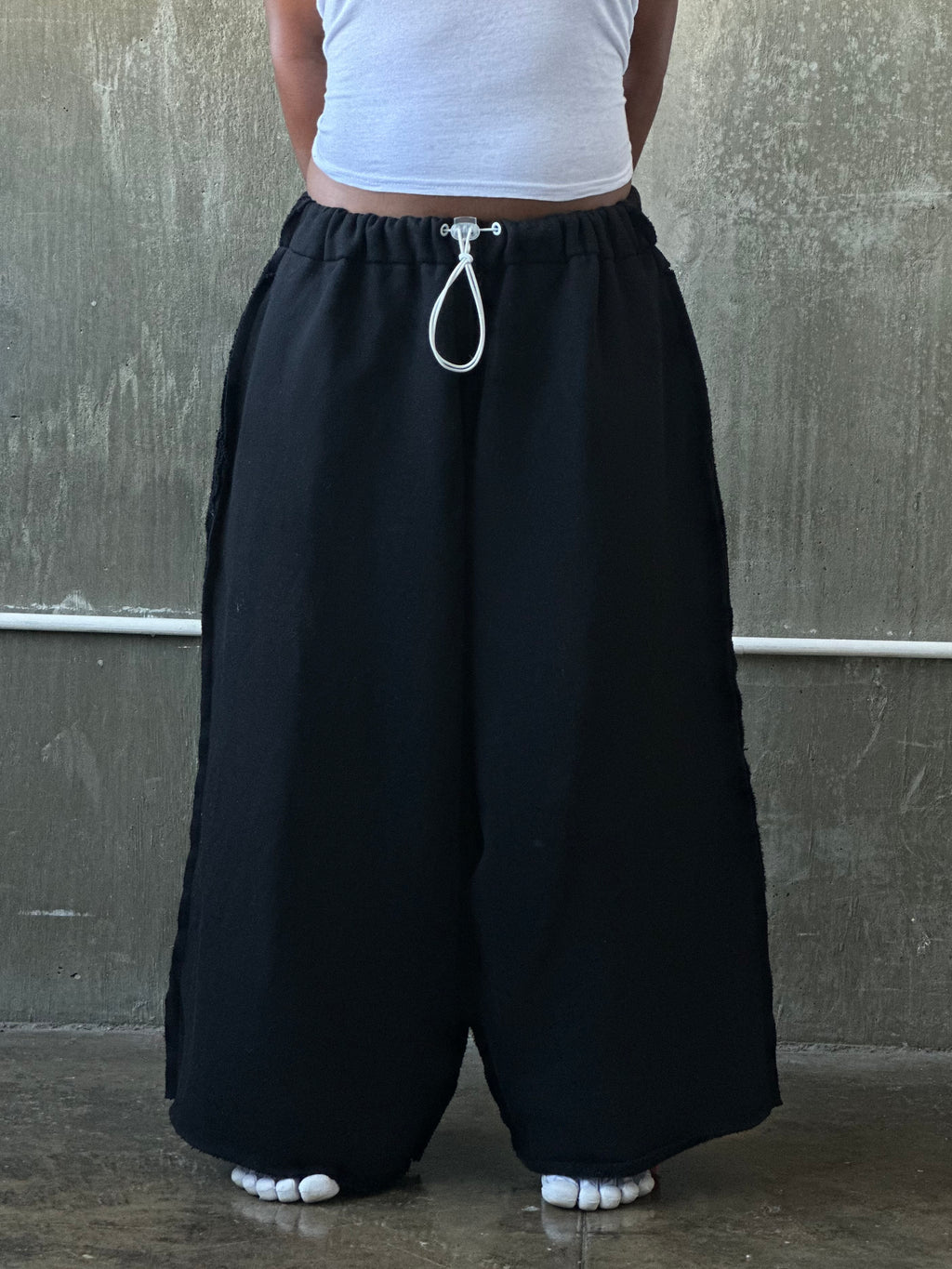 BUSY CUT SWEAT PANTS