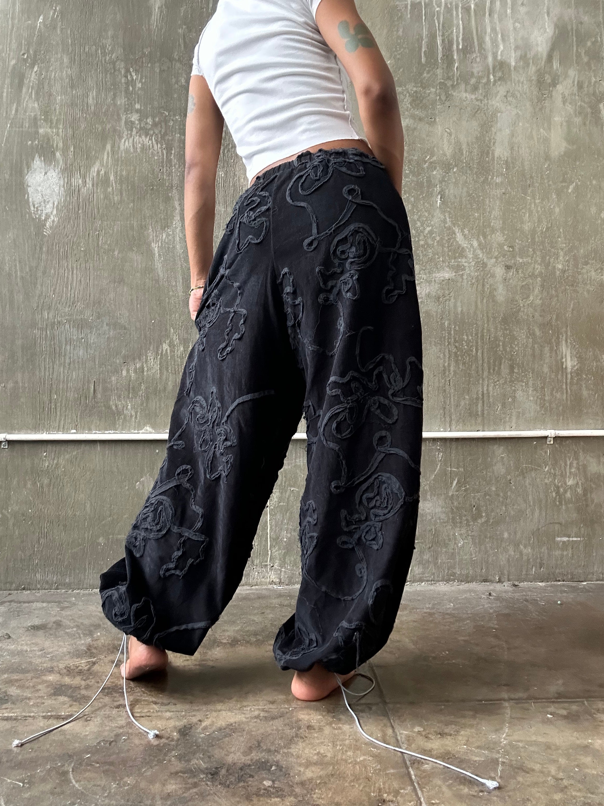 THE BLACK FLORDUROY PANTS